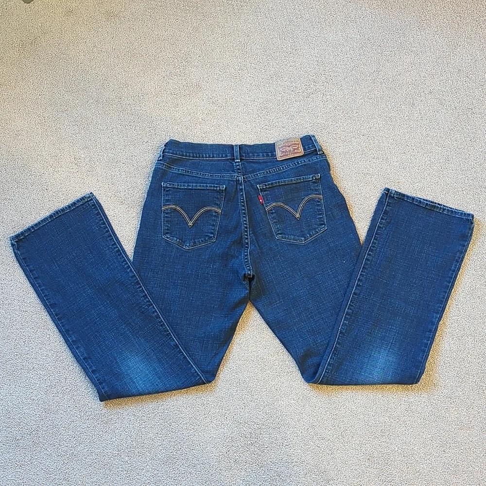 Levi's Classic Boot Cut Women's Jeans, Medium Wash, size 8 - Picture 6 of 8